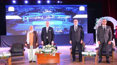 جامعة أسيوط تحتفل بتخريج الدفعة الثامنة من طلاب كلية طب الأسنان 