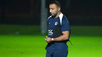 أحمد عبد الرؤوف يحاضر لاعبي الزمالك قبل نهائي السوبر 