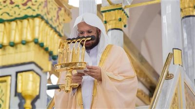 إمام المسجد النبوي يوضح.. أعظم سبيل للنجاة من عذاب القبر