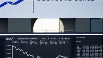 الأسهم الأوروبية تنهي أسبوعًا متقلبًا على تراجع بضغط من أسهم التكنولوجيا