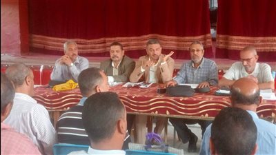 مدير عام تعليمية نجع حمادي يترأس اجتماع وحدة قياس جودة التعليم بالمدارس 