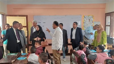 مدير تعليم أبوتشت: لا تهاون مع أي تقصير بالمدارس.. والانضباط أولوية قصوى