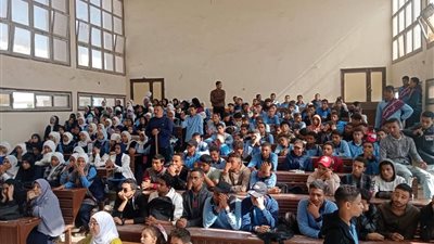 «حماية الطلاب من الابتزاز الإلكتروني».. ندوة توعوية بمدرسة الدكتور يوسف بنجع حمادي 