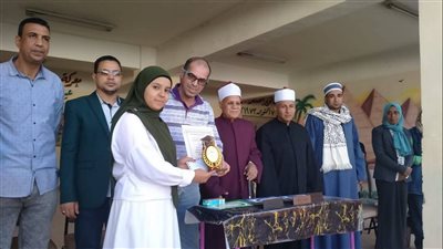 تكريم الفائزات في مسابقة القرآن الكريم والسنة النبوية بالزخرفية بنات بنجع حمادي 