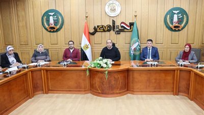 إجتماعًا لمتابعة معدلات تنفيذ مشروعات الخطة الاستثمارية ومشروعات هيئة الأبنية التعليمية بالمنوفية