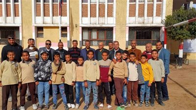 مدير تعليم أبو تشت يشدد على ضبط الغياب والانضباط اليومي بالمدارس