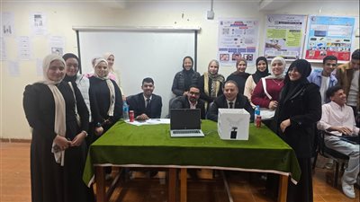 جامعة قنا تناقش المشروعات العملية لطلاب شعبة صيانة الأجهزة بالمعهد الفني الصحي