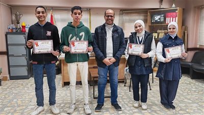 مدير تعليم فرشوط يكرّم الفائزين في مسابقة الطالب المثالي على مستوى قنا 