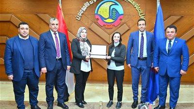 محافظ البحيرة تكريم المهندسة نسمة الحصاوي الحاصلة على المركز الأول في التميز الحكومي