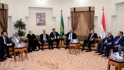 وزير العمل يعقد لقاءً مع ممثلي الجالية المصرية والمستثمرين بمقر القنصلية المصرية في جدة