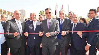  وزيرا التموين والزراعة ومحافظ القاهرة يفتتحون معرض 