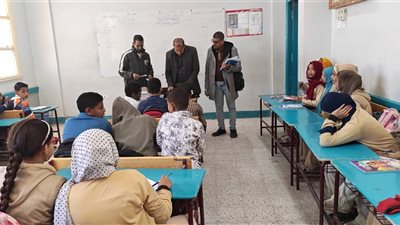 مدير تعليم فرشوط يتابع انتظام العملية التعليمية بمدرسة علي خليل