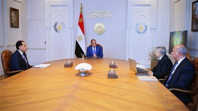 الرئيس السيسي يطلع على موقف إدخال الرقمنة والتكنولوجيا في عمل هيئة قناة السويس