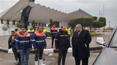 رئيس صرف صحي القاهرة الكبرى يتابع جهود سحب مياه الأمطار