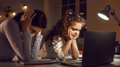 كيف تتمالكين أعصابك مع التعليم أونلاين: دليل عملي