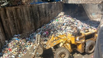 لتوفير بيئة نظيفة وآمنة.. حملات نظافة مكثفة في المعصرة ورفع المخلفات من الشوارع