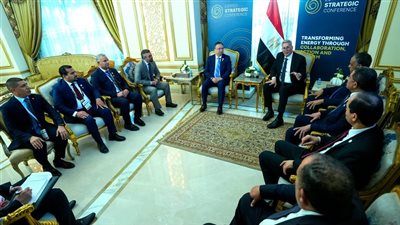 وزير البترول يناقش خطط الإنتاج واستخدام الطاقة الشمسية مع يونايتد إنرجي