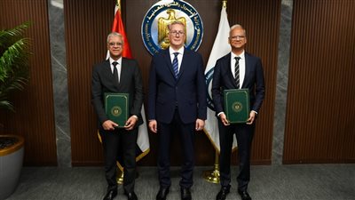 وزير البترول يشهد توقيع عقد توريد خام الفوسفات للمجمع الصناعي الجديد بالمنطقة الاقتصادية لقناة السويس