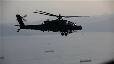 القيادة المركزية الأمريكية: مروحيات أباتشي تنفذ دوريات في أجواء مضيق هرمز 