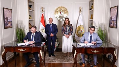 التنمية المحلية والأكاديمية العربية تطلقان برامج دراسية لتأهيل كوادر المحليات