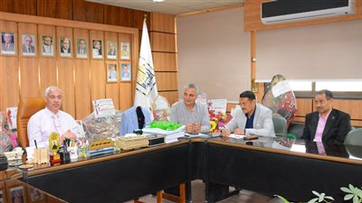 مجلس إدارة مركز النيل للتنوير والإشعاع الحضاري بجامعة أسيوط يناقش إطلاق مبادرة «سفراء الانتماء»