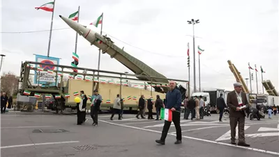 الحرس الثوري يستعرض صاروخ 