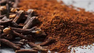 فوائد القرنفل في تهدئة وعلاج آلام الأسنان