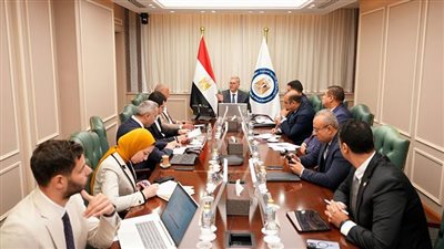 وزير البترول يبحث مع 