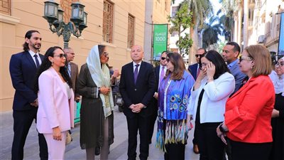 محافظ القاهرة وسفيرة النوايا الحسنة بالأمم المتحدة يتفقدان سوق العتبة كنموذج قابل للتكرار