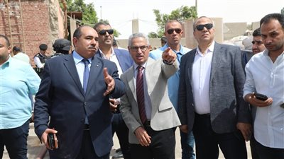 محافظ بني سويف يتابع جهود السيطرة على حريق بمصنع ببياض العرب 