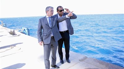 رئيس الجمارك في جولة بـ«ميناء سفاجا»: تذليل العقبات لتسريع الإفراج