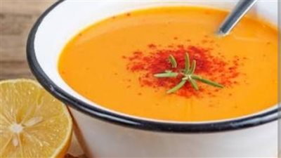 شوربة العدس الأحمر بالجزر والبطاطا.. وجبة دافئة تجمع بين الطعم والفائدة
