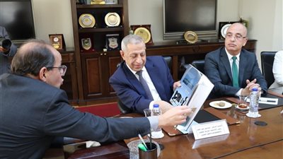 شراكة بين 