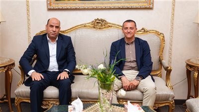 محافظ أسوان يستقبل وزير العمل استعدادًا لجولة ميدانية بـ3 محافظات في الصعيد