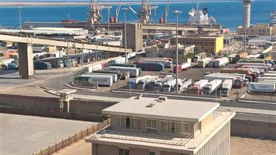 تداول 17 ألف طن و590 شاحنة بضائع بموانئ البحر الأحمر
