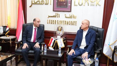 وزير العمل ومحافظ الأقصر يبحثان تعزيز التعاون في التدريب والتشغيل.. وتسليم عقود عمل للشباب