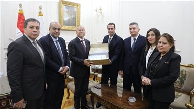 محافظ القاهرة يستقبل وفد البنك الزراعى المصرى لبحث سبل تعزيز التعاون 