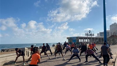 ١٢٠ مشارك بتدريبات رياضية بكورنيش الاسكندرية