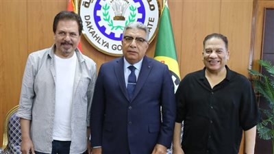 محمد رياض مع محافظ الدقهلية: نسعى أن تصل عروض القومى للمسرح لكل المحافظات .. صور 