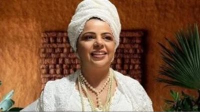 عرافة تحذر جماهير كأس العالم.. لا تذهبوا إلى الملعب في هذا اليوم