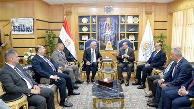رئيس جامعة المنصورة يبحث مع وفد جامعة المستقبل العراقية  سبل التعاون التكنولوجي والطبي