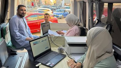 المركز التكنولوجي المتنقل يصل الغردقة.. خدمات أسرع لاستخراج تراخيص المحال
