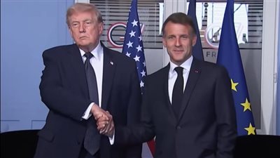 ترامب يصافح ماكرون    
