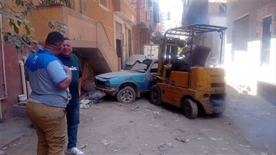 رفع السيارات المتهالكة من شوارع حي شرق شبرا الخيمة