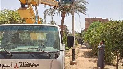أسيوط: استمرار أعمال رفع كفاءة منظومة الإنارة العامة بشوارع صدفا