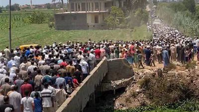 3 نعوش في موكب واحد.. تشييع ضحايا حادث غرق شاطئ إدكو