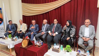 جامعة كفر الشيخ تكرم الدكتور عبد الحميد غلاب عميد كلية الألسن لبلوغه سن التقاعد