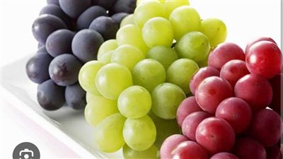 العنب.. كنز غذائي يعزز صحة المرأة في مختلف مراحل العمر
