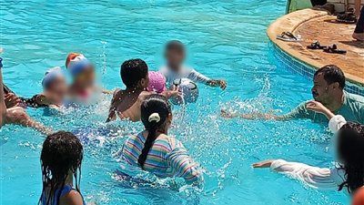 صحة الشرقية ترسم البهجة على وجوه أطفال الغسيل الكلوي برحلة إنسانية إلى العين السخنة