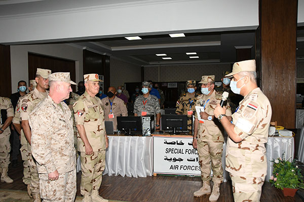 رئيس أركان حرب القوات المسلحة وقائد القيادة المركزية الأمريكية